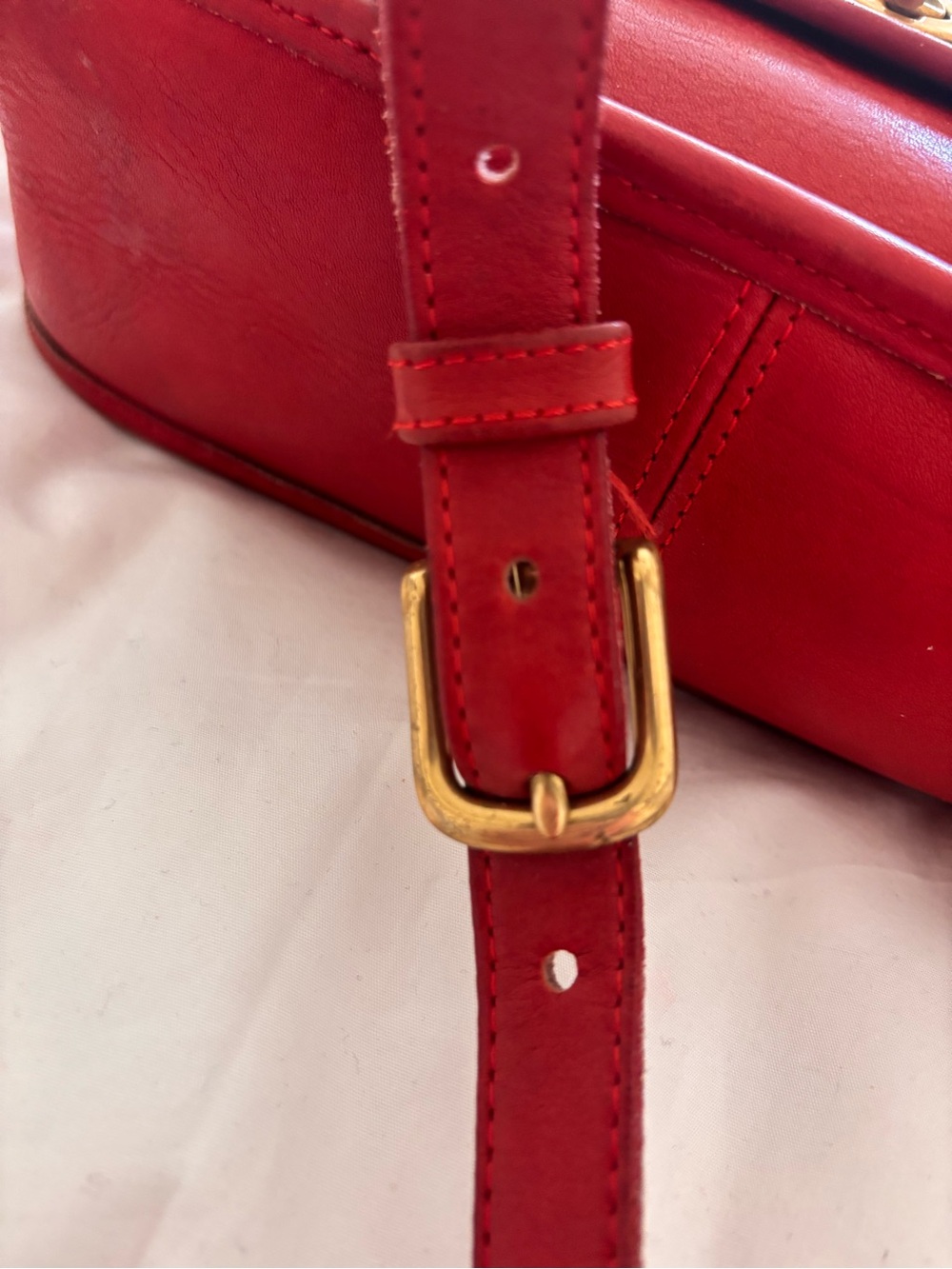 RARE Authentic VINTAGE RED Coach City Bag. Inside is clean.  CROSSBODY 9790 - Picture 5 of 9